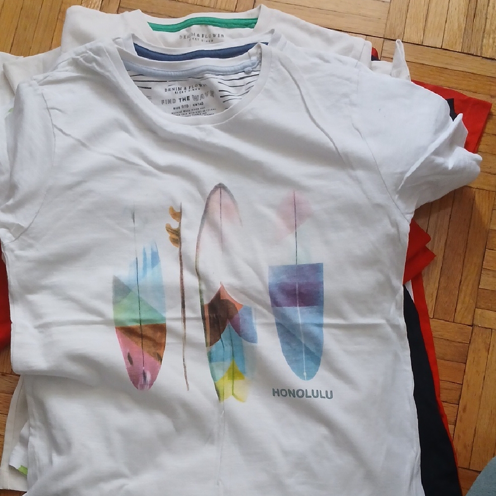 Denim & Flower White Artistic Feather Short Sleeve Tee
